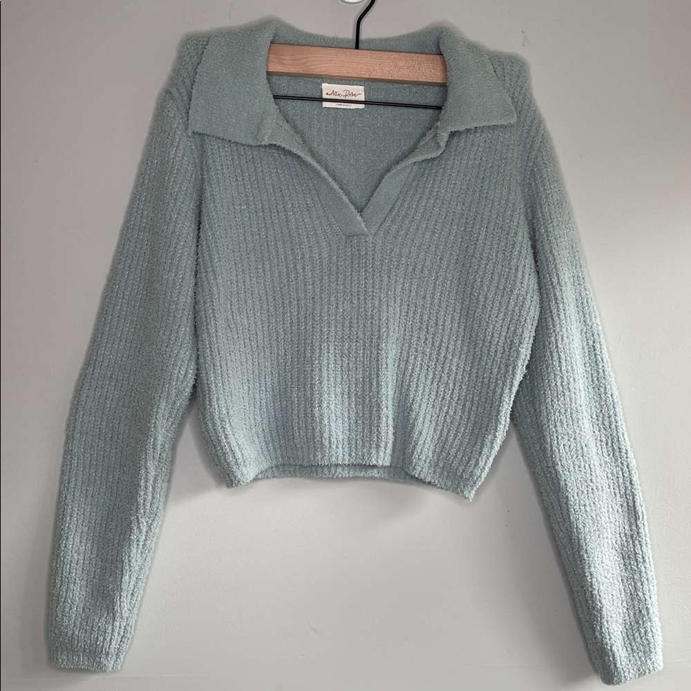 Elegant V-Neck Sweater in Soft Blue
